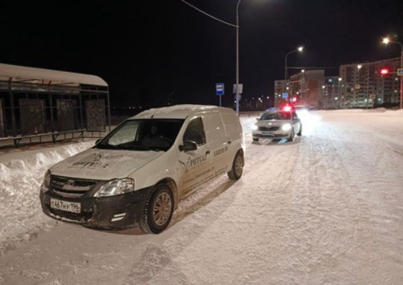 Гнались с мигалками: в Нижнем Тагиле пьяный водитель на Lada Largus попытался уйти от погони ДПС, но был задержан | В Нижнем Тагиле пьяный водитель на Lada Largus попытался скрыться от ДПС