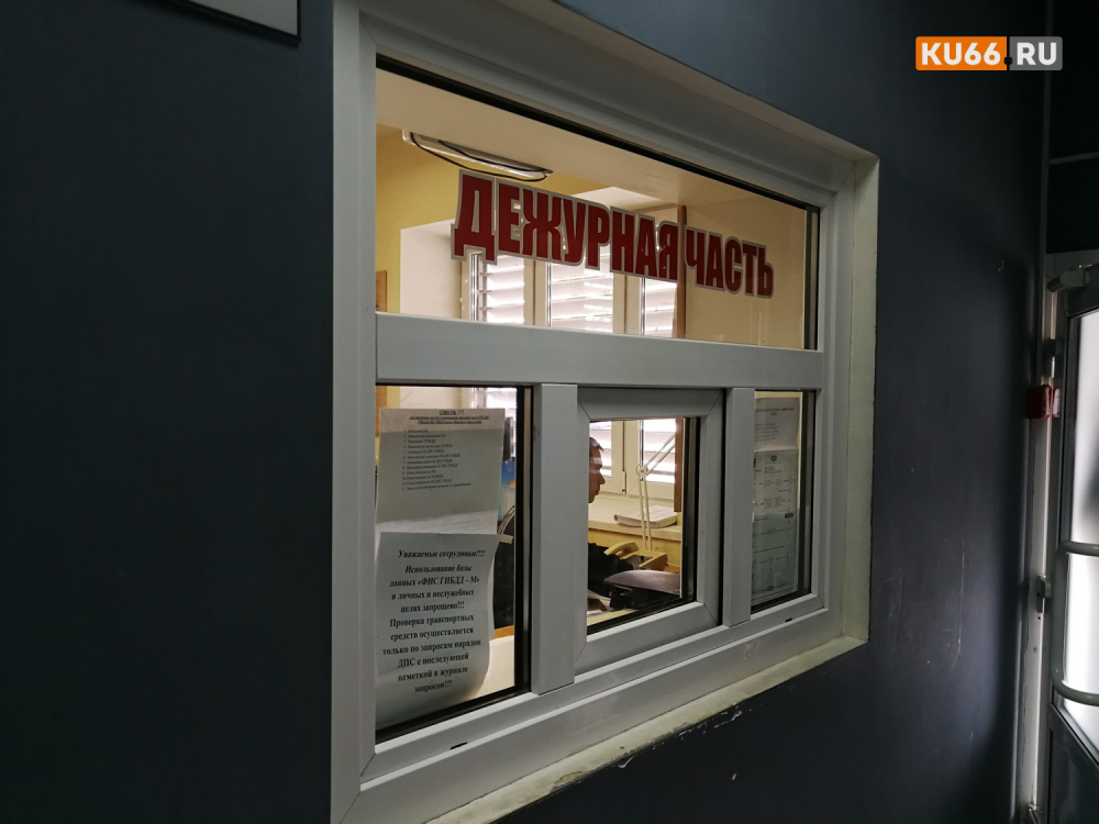 Три рабочих дня за 11 праздничных: ГИБДД объявила, когда в новогодние каникулы можно будет поменять права и зарегистрировать авто | ГИБДД Свердловской области изменит график работы в новогодние каникулы