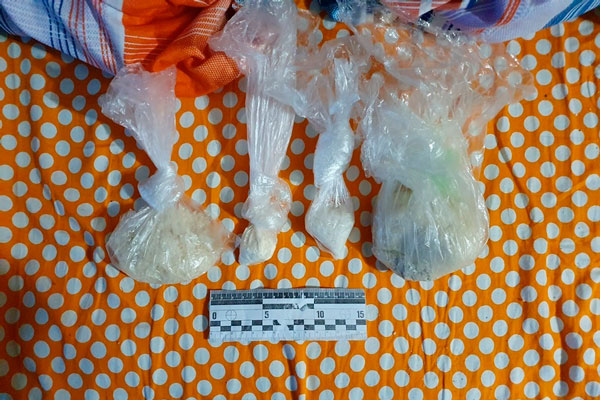 В Нижнем Тагиле сотрудники полиции задержали местную жительницу по подозрению в сбыте наркотиков в особо крупном размере