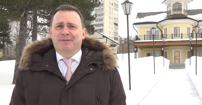 Глава Нижнего Тагила Владислав Пинаев поздравил женщин с 8 марта