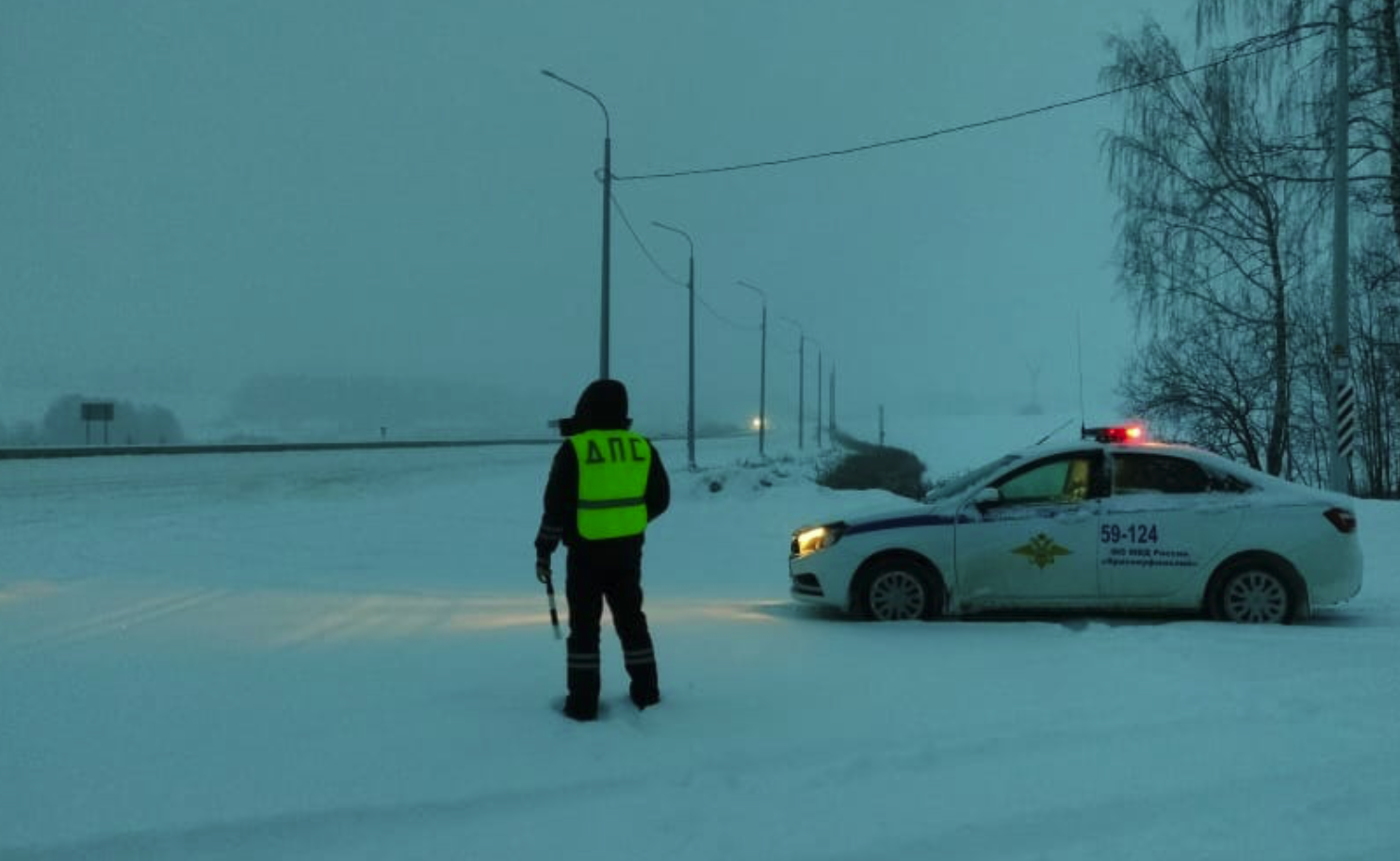 Госавтоинспекция Свердловской области призывает к бдительности: снегопад создает осложнения на дорогах