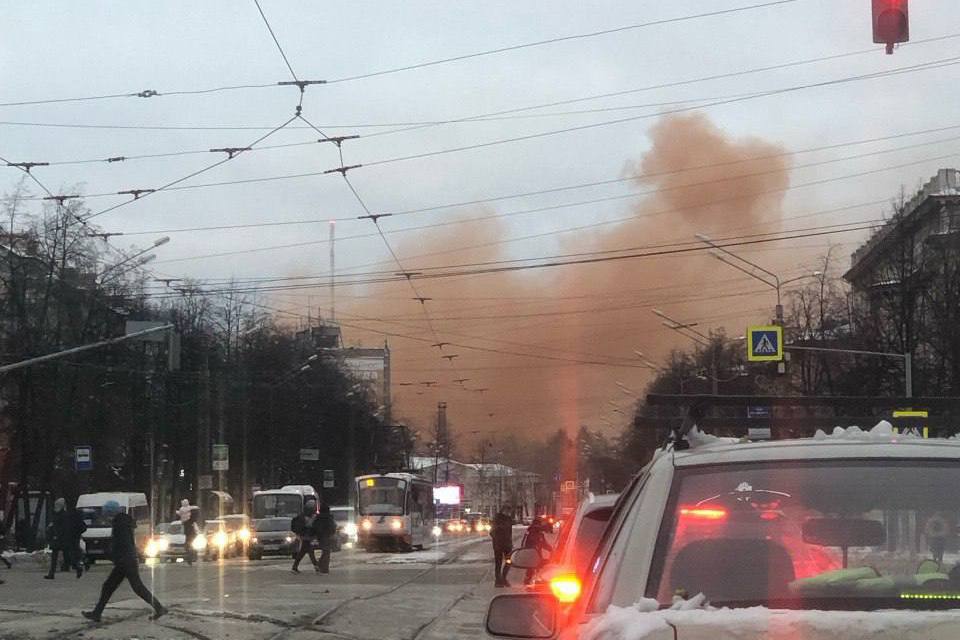 В Нижнем Тагиле местные жители страдают от грязного воздуха в городе | На Урале тагильчане жалуются на усиленные выбросы ЕВРАЗ НТМК