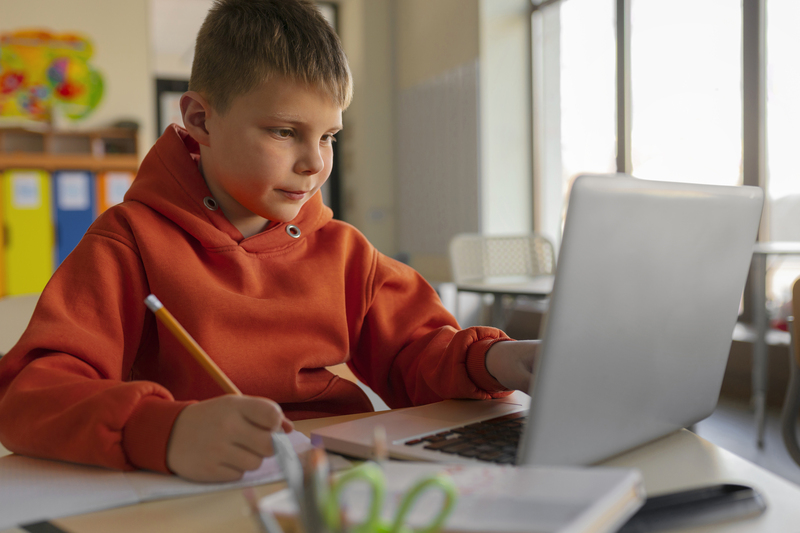 НАК: ребенок опасен, если у него меньше ста друзей в соцсетях | НАК рассказал, как определить «подростков-колумбайнеров»