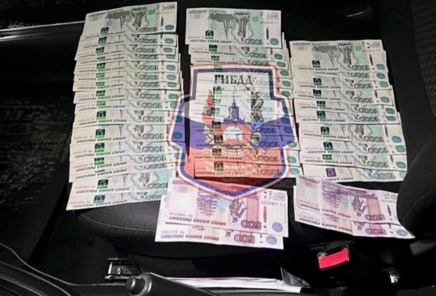 В Екатеринбурге задержали водителя при попытке дачи взятки сотрудникам полиции