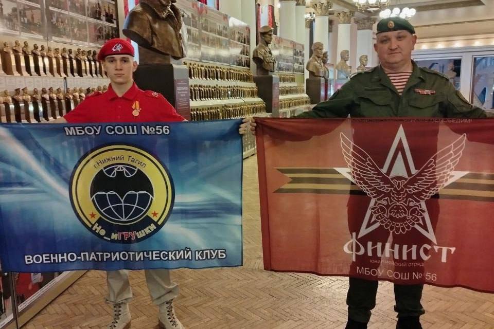 Впервые юному тагильчанину вручили высшую награду движения Юнармия | На Урале учащегося наградили медалью «Юнармейская доблесть»