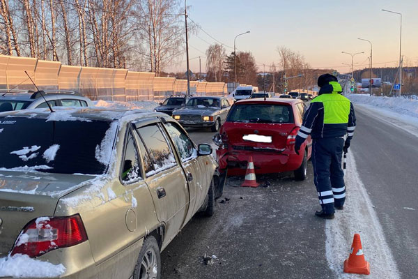 Под Нижним Тагилом в ДТП пострадали три человека, включая двух детей