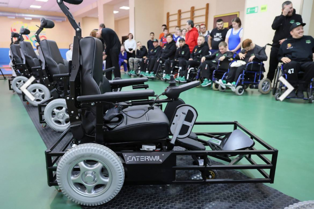 Глава Нижнего Тагила побывал в спортивно-адаптивной школе, где открылось первое официальное отделение футбола на электроколясках | На Урале прошла встреча с воспитанниками спортивно-адаптивной школы