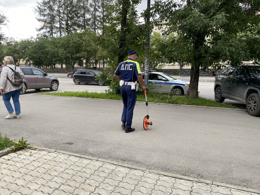 В Свердловской области несовершеннолетний сбил 5-летнего ребенка  | На Урале самокатчик сбил 5-летнего ребенка