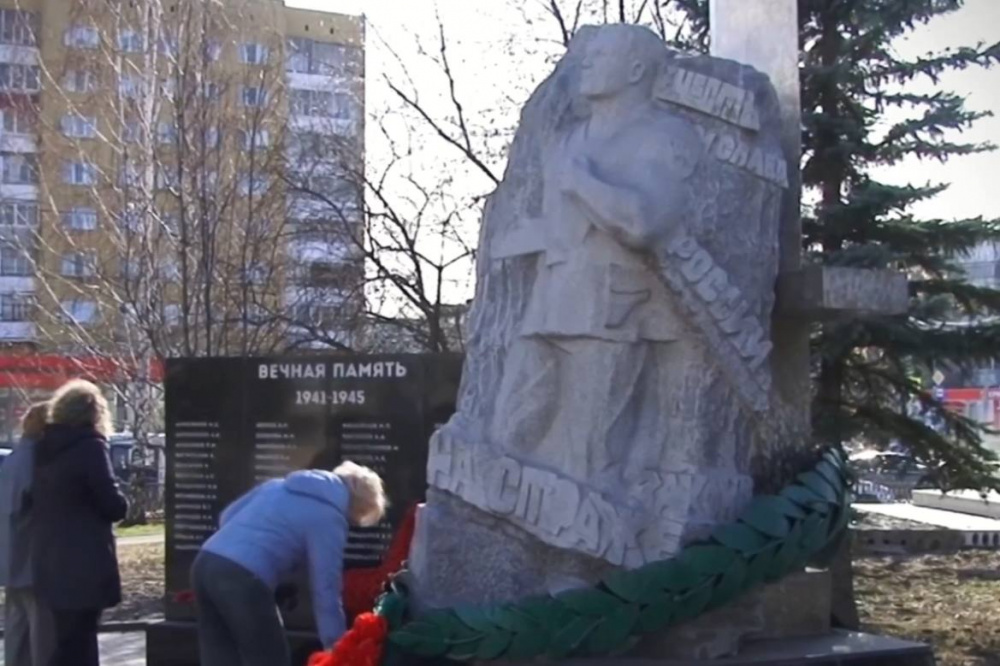 В Нижнем Тагиле устранят все дефекты, допущенные при обновлении памятников | На Урале проводят осмотр всех памятников к празднику Великой Победы В Нижнем Тагиле устранят все дефекты, допущенные при обновлении памятников | На Урале проводят осмотр всех памятников к празднику Великой Победы