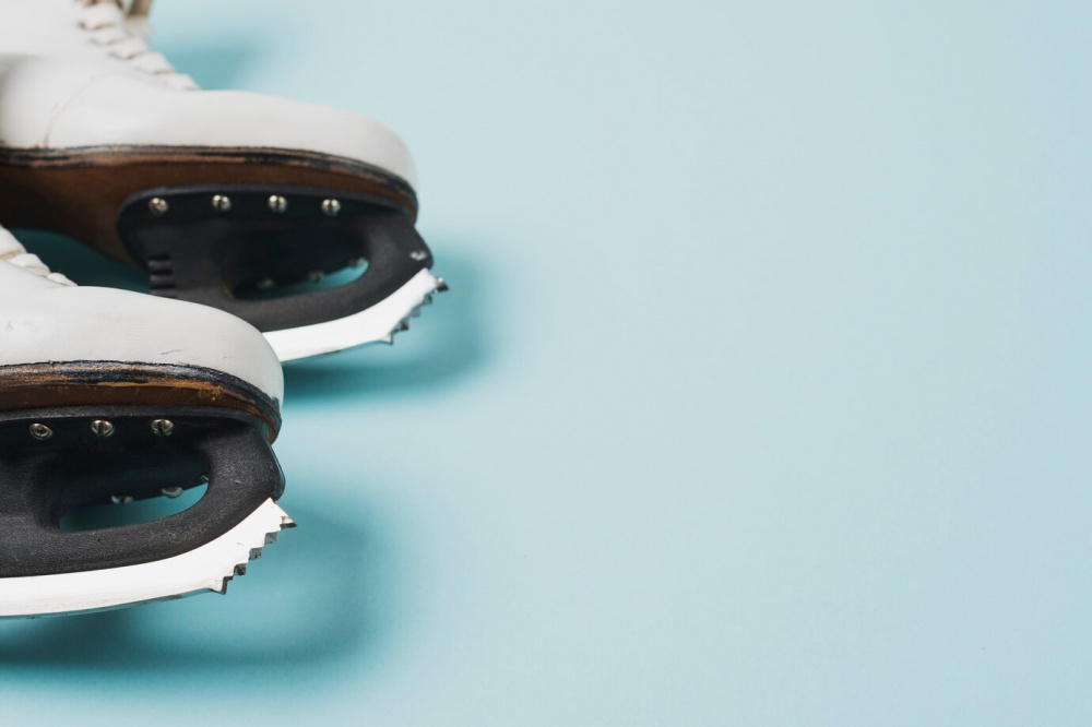 Тагильский фигурист Генрих Гартунг выступает на первенстве мира в Венгрии  | Уральский спортсмен участвует в первенстве мира по фигурному катанию 