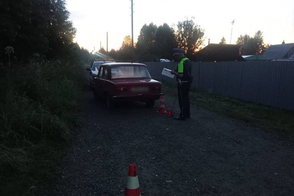 Молодой тагильчанин, находясь за рулем автомобиля, столкнулся с подростком на квадроцикле | На Урале в ДТП пострадал подросток, которому разрешили прокатиться на квадроцикле