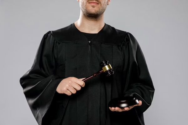 Сотрудники «ГАЗЭКС», задержанные после взрыва дома в Нижнем Тагиле, останутся под домашним арестом | На Урале газовщики, задержанные после обрушения пятиэтажки, останутся под домашним арестом