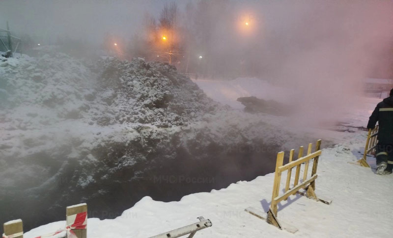 В Нижнем Тагиле из-за утечки временно отключали отопление в 27 домах | В Нижнем Тагиле более 6,6 тысячи жителей остались без тепла из-за утечки