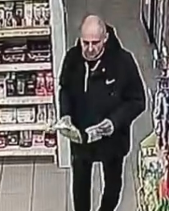 В Нижнем Тагиле полицейские ищут мужчину и женщину, которые воспользовались чужой банковской картой | В Нижнем Тагиле полиция разыскивает подозреваемых в краже денег с банковской карты