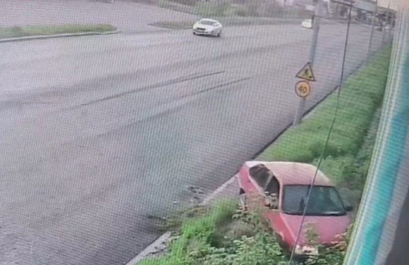 В Нижнем Тагиле водитель с приступом эпилепсии врезался в склад и был госпитализирован | Водитель с приступом эпилепсии врезался в стену склада в Нижнем Тагиле