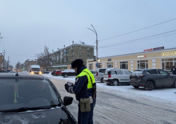 Рейд ГИБДД в Нижнем Тагиле: водитель в нетрезвом виде, нечитаемые номера и передача руля лишенцу | В Нижнем Тагиле за день рейда ГИБДД выявили 11 нарушений ПДД