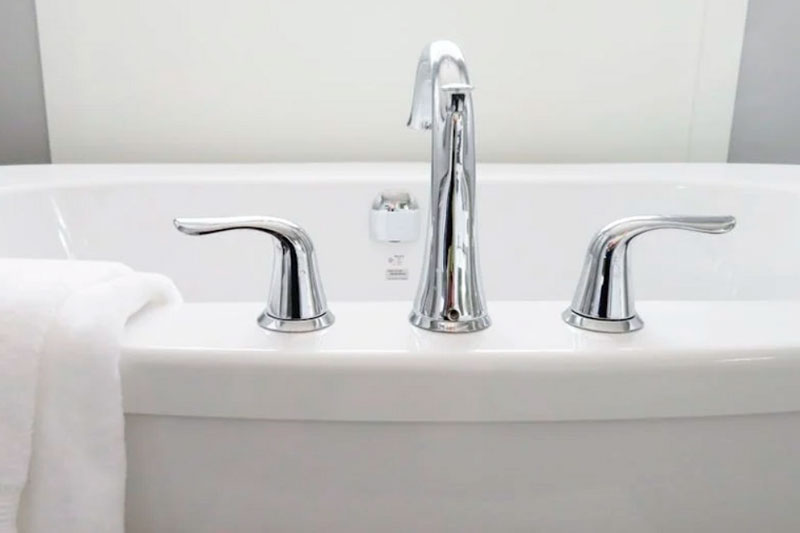 В Нижнем Тагиле жители десятка домов лишились воды из-за проведения земляных работ | На Урале повредили водопровод во время земляных работ