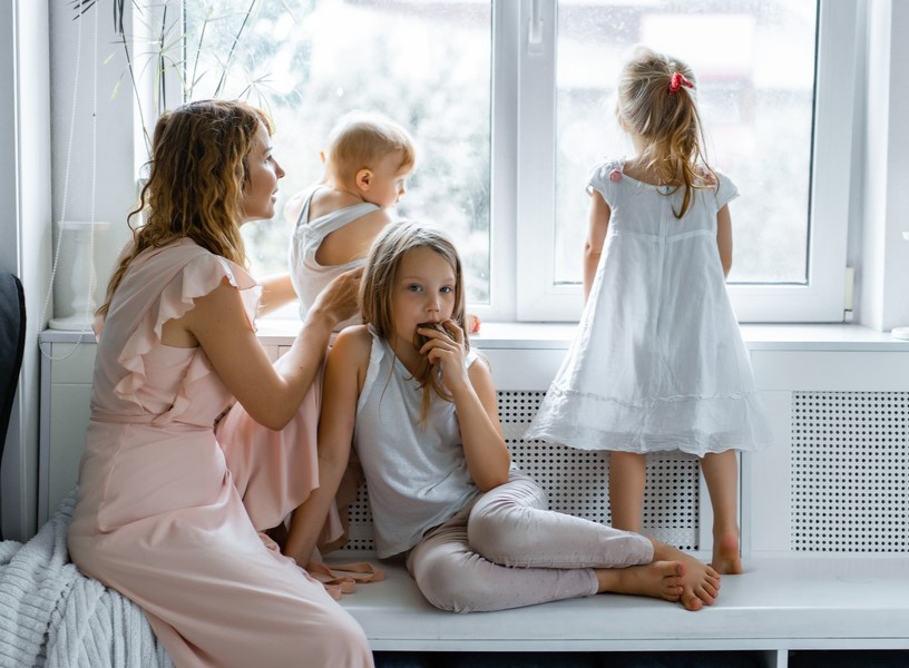 Мужчины экономят 100 тысяч в месяц благодаря жёнам-домохозяйкам | Жёны-домохозяйки экономят семьям 100 тысяч рублей в месяц Мужчины экономят 100 тысяч в месяц благодаря жёнам-домохозяйкам | Жёны-домохозяйки экономят семьям 100 тысяч рублей в месяц