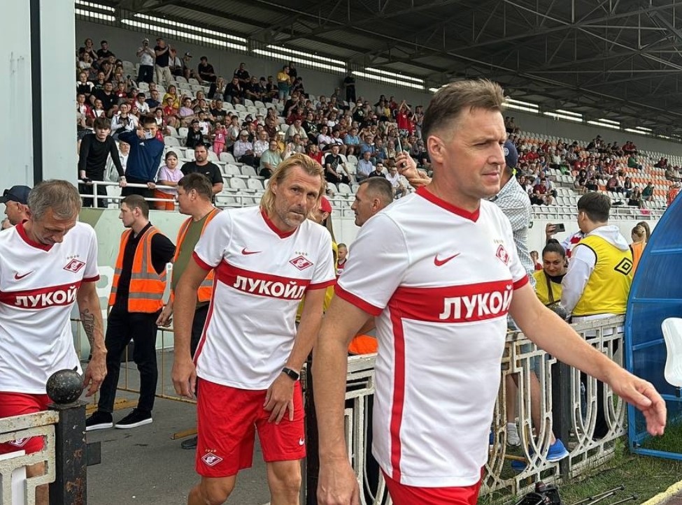 Легендарный матч: в Нижнем Тагиле сыграли ветераны «Спартака» и «Уральца» | «Спартак» и «Уралец» провели матч в Нижнем Тагиле