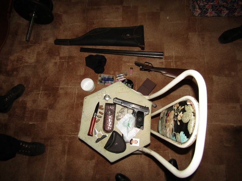 В Нижнем Тагиле мужчина спрятался от бойцов ОМОНа в шкафу с пистолетом