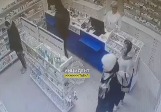 В Нижнем Тагиле юные похитители гематогена попали на камеру видеонаблюдения