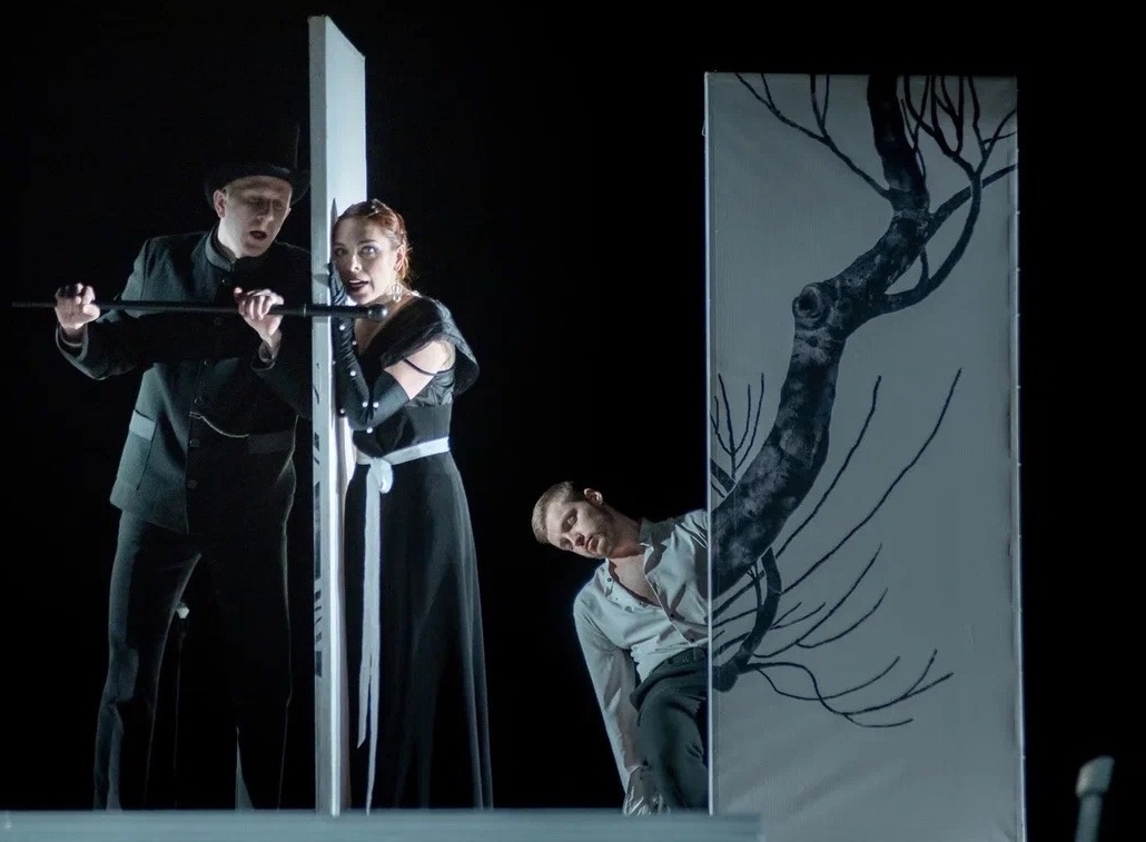 Нижнетагильский театр сыграл дерзкий эротический триллер-фарс на фестивале в Рязани