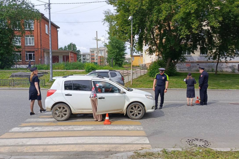 В Нижнем Тагиле 74-летний водитель сбил пенсионерку-пешехода | На Урале пенсионерка получила в ДТП травмы различной степени тяжести