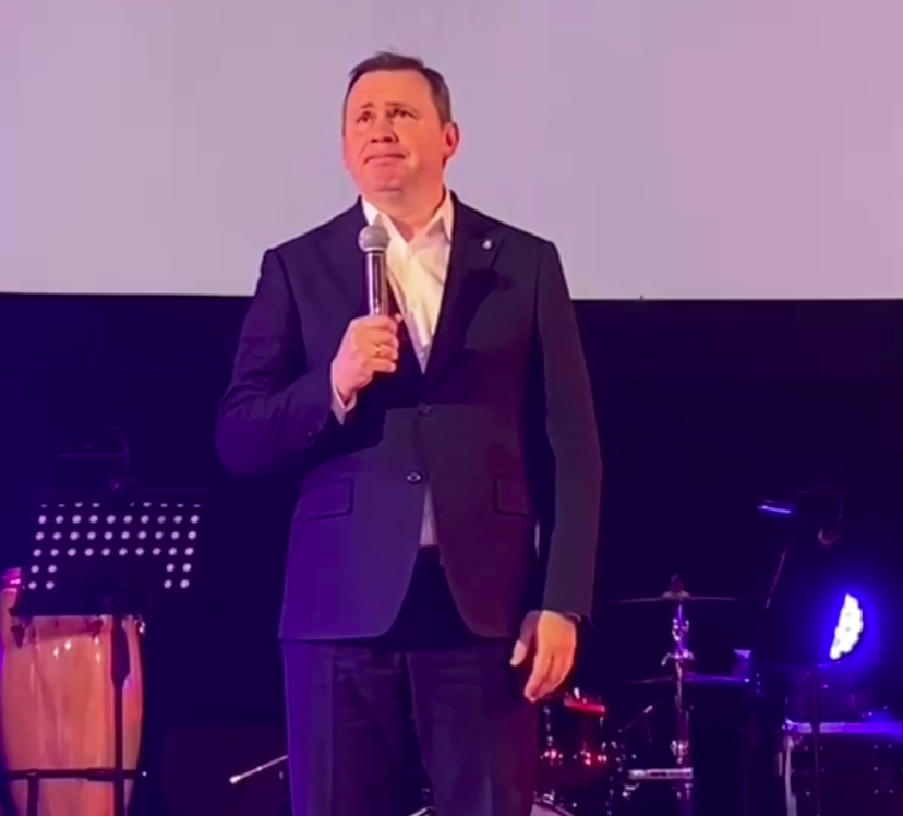 Мэр Нижнего Тагила поздравил женщин героев с 8 Марта