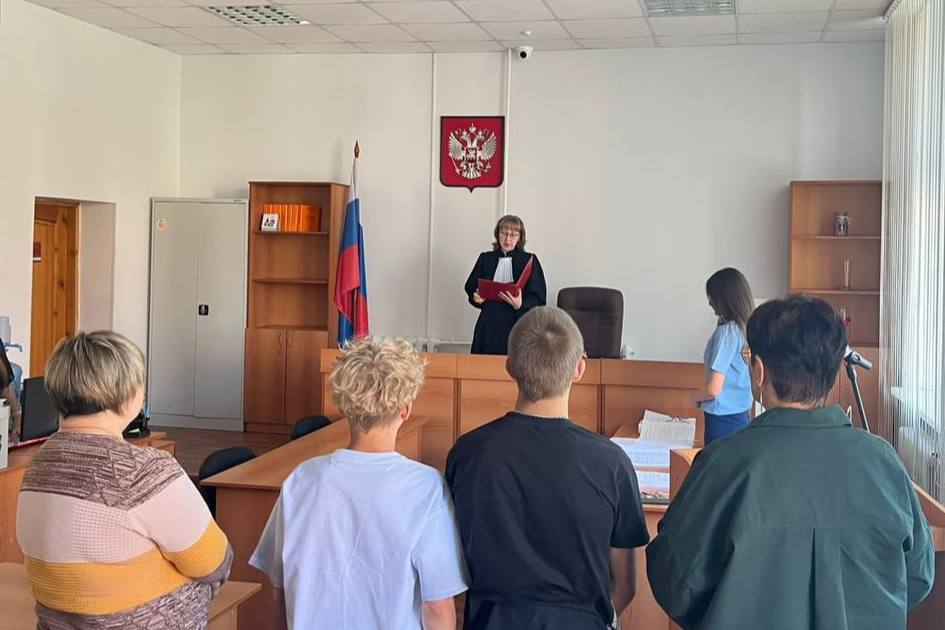 В Нижнем Тагиле вынесли приговор по делу о групповом вымогательстве денег у 12-летнего подростка  | На Урале наказали вымогателей денег и имущества у 12-летнего мальчика