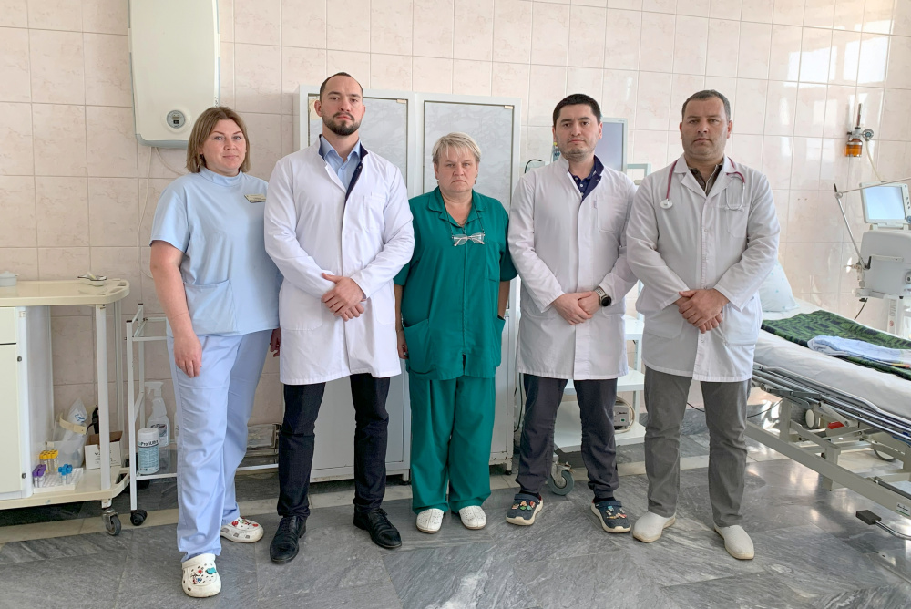 Свердловские врачи спасли жизнь молодому человеку с ножевым ранением сердца | На Урале медики спасли парня с ножевым проникающим ранением