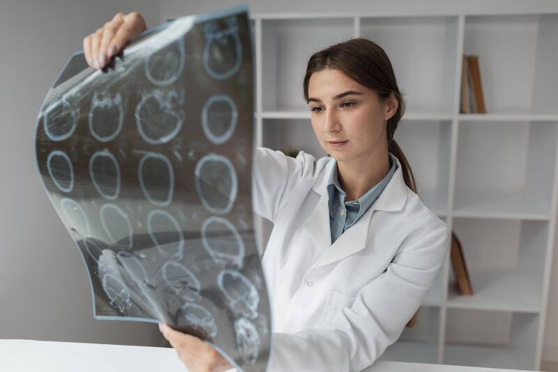 Сколько зарабатывают специалисты в уральской столице: менеджеру обещают от 250 тысяч, а врачу – от 180 тысяч рублей | На Урале врачу анестезиологу-реаниматологу готовы платить от 180 тысяч рублей в месяц Сколько зарабатывают специалисты в уральской столице: менеджеру обещают от 250 тысяч, а врачу – от 180 тысяч рублей | На Урале врачу анестезиологу-реаниматологу готовы платить от 180 тысяч рублей в месяц