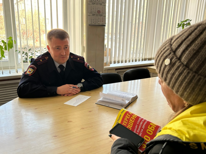 Сотрудница нижнетагильского банка уберегла женщину от потери 600 тысяч рублей