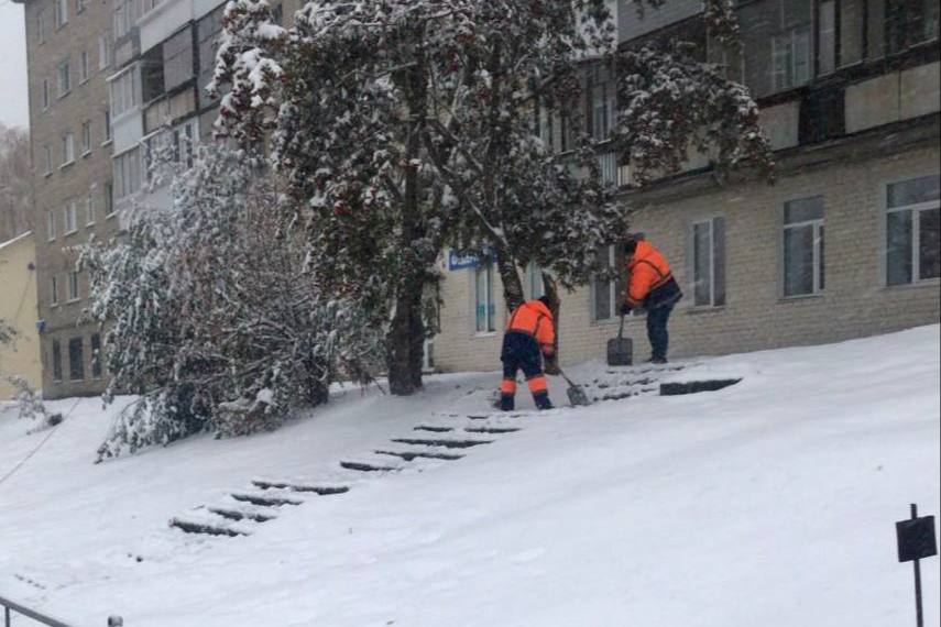 Тагильчан ждало снежное утро: высота снежного покрова в городе достигла 8 сантиметров | На Урале образовался снежный покров