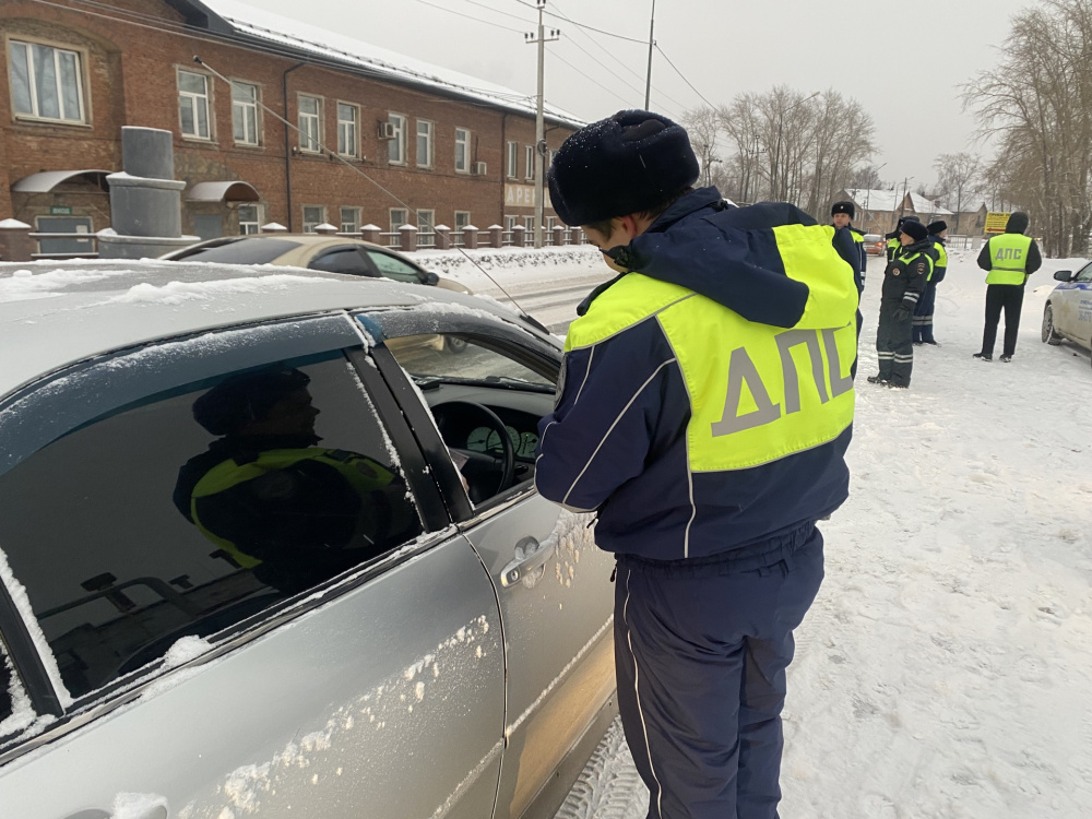 В Нижнем Тагиле во время рейда сотрудники ГИБДД выявили 25 грубых нарушений | На Урале в ходе рейда автоинспекторы остановили десять нетрезвых водителей