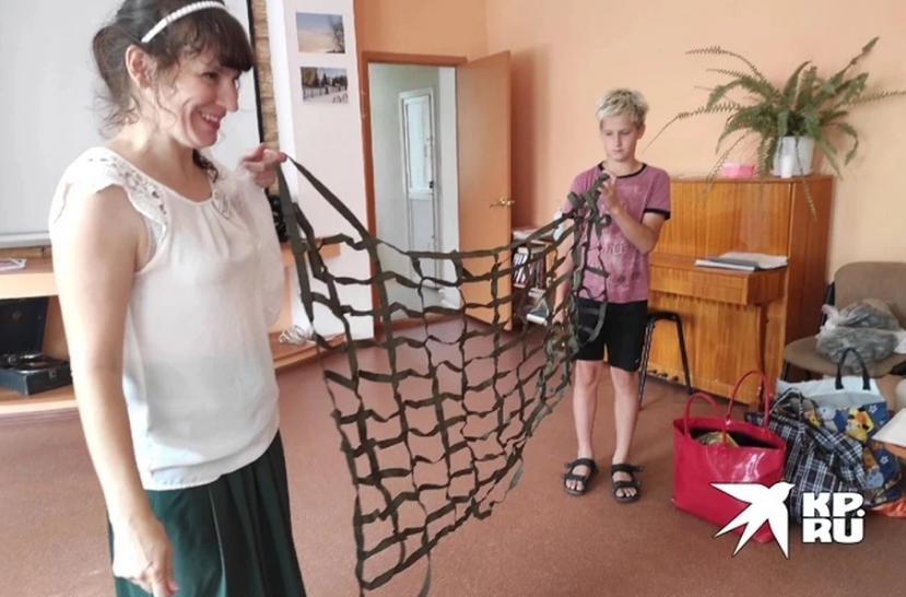 Восьмиклассник из Нижнего Тагила шьет тактические носилки для раненых бойцов