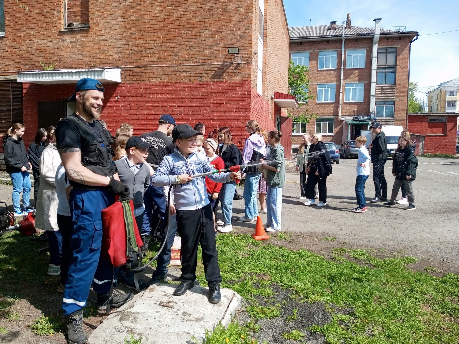 Форум детской безопасности в школе №44: Представители оперативных служб в Нижнем Тагиле внушили школьникам правила безопасного поведения