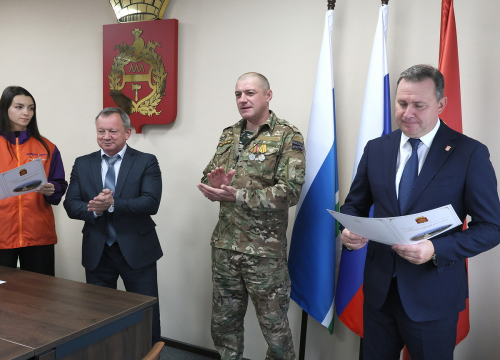 Десятки тагильчан награждены за участие в гуманитарной миссии СВО | На Урале наградили граждан, собирающих гуманитарную помощь