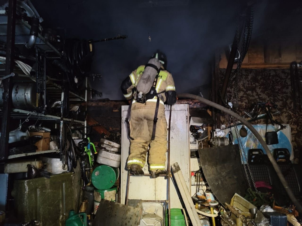 Пожар в Нижнем Тагиле: быстрое реагирование спасло жизни и предотвратило распространение огня | Пожар в Нижнем Тагиле: быстрое реагирование спасло жизни и предотвратило распространение огня