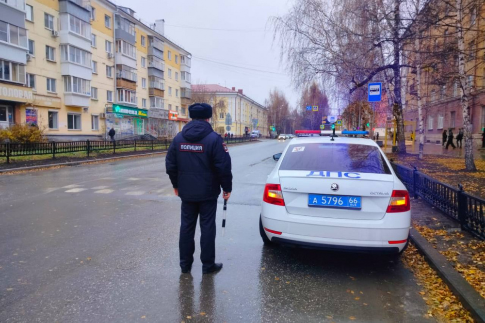 Водители, будьте аккуратнее: Госавтоинспекция Нижнего Тагила предупреждает об ухудшении погодных условий | На Урале водителей призвали к особой бдительности на дорогах 