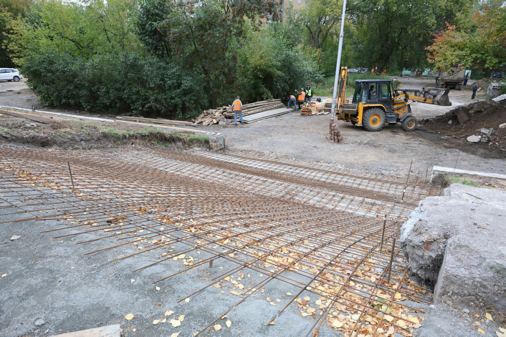 В Нижнем Тагиле до конца месяца благоустроят сквер на одном из центральных проспектов | На Урале ведется благоустройство сквера