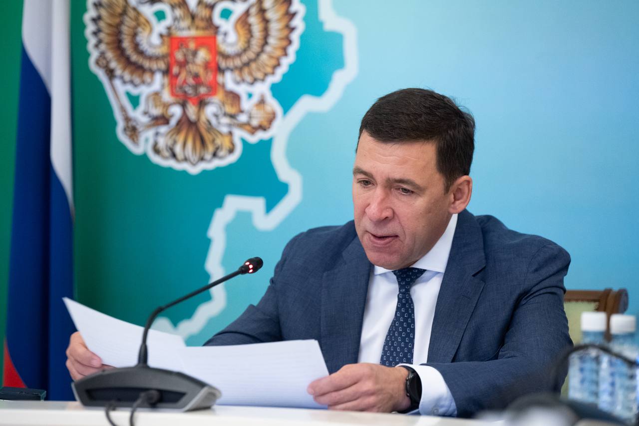 Евгений Куйвашев поручил до 2 октября завершить подключение соцобъектов и жилфонда к теплу 