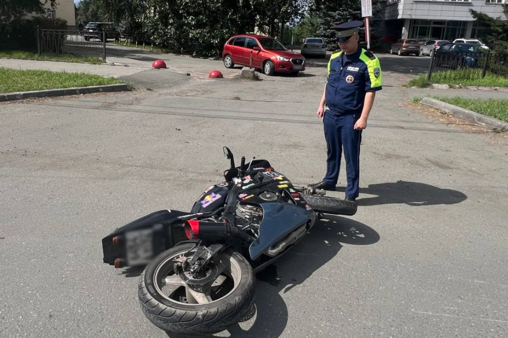 Новые подробности гибели мотоциклиста в Нижнем Тагиле: очевидица сообщила о гонке  | На Урале смертельному ДТП могла предшествовать гонка на дороге