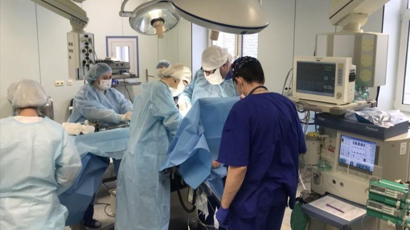 Свердловские врачи впервые провели уникальную операцию: медики удалили у ребенка опухоль и устранили гидронефроз | Врачи ОДКБ провели первую мультидисциплинарную операцию по удалению опухоли и гидронефроза