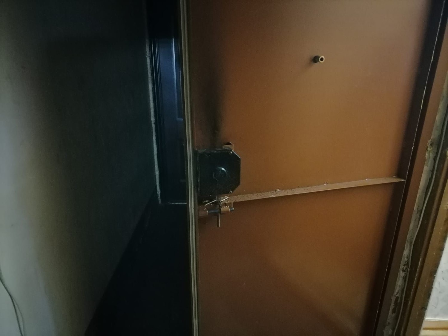 Тагильчанин поджег дверь квартиры, внутри которой находились его жена и ребенок