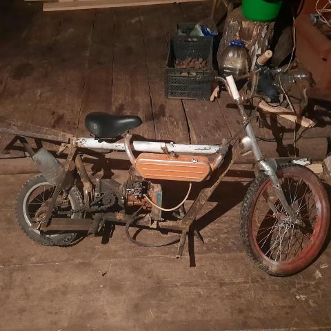 Мальчик на мопеде с двигателем от бензопилы попал в ДТП в Нижнем Тагиле