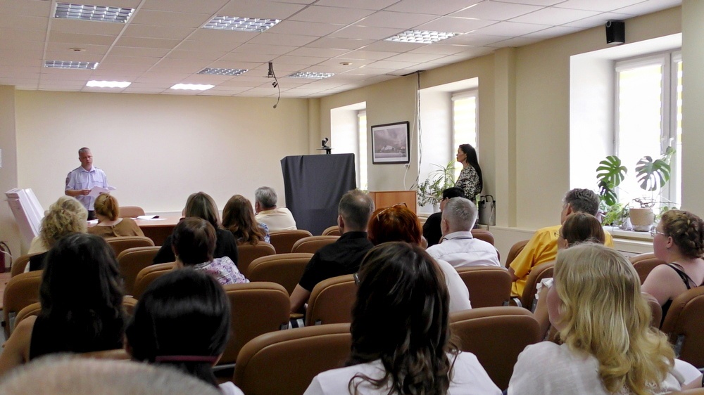 В Нижнем Тагиле сотрудница Роспотребнадзора взяла два кредита и перевела телефонным аферистам 400 тысяч рублей В Нижнем Тагиле сотрудница Роспотребнадзора взяла два кредита и перевела телефонным аферистам 400 тысяч рублей