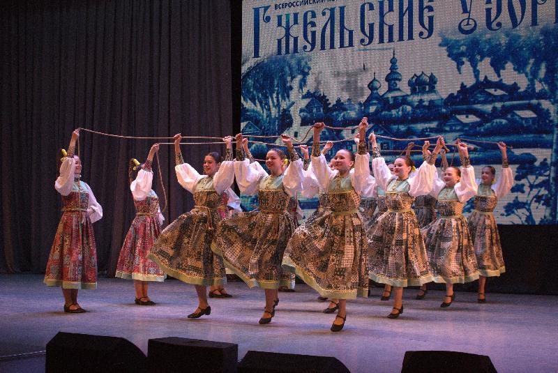 Юные танцовщицы из Нижнего Тагила победили во Всероссийском конкурсе | Тагильский ансамбль «Огонек» взял первое место в танцевальном конкурсе 