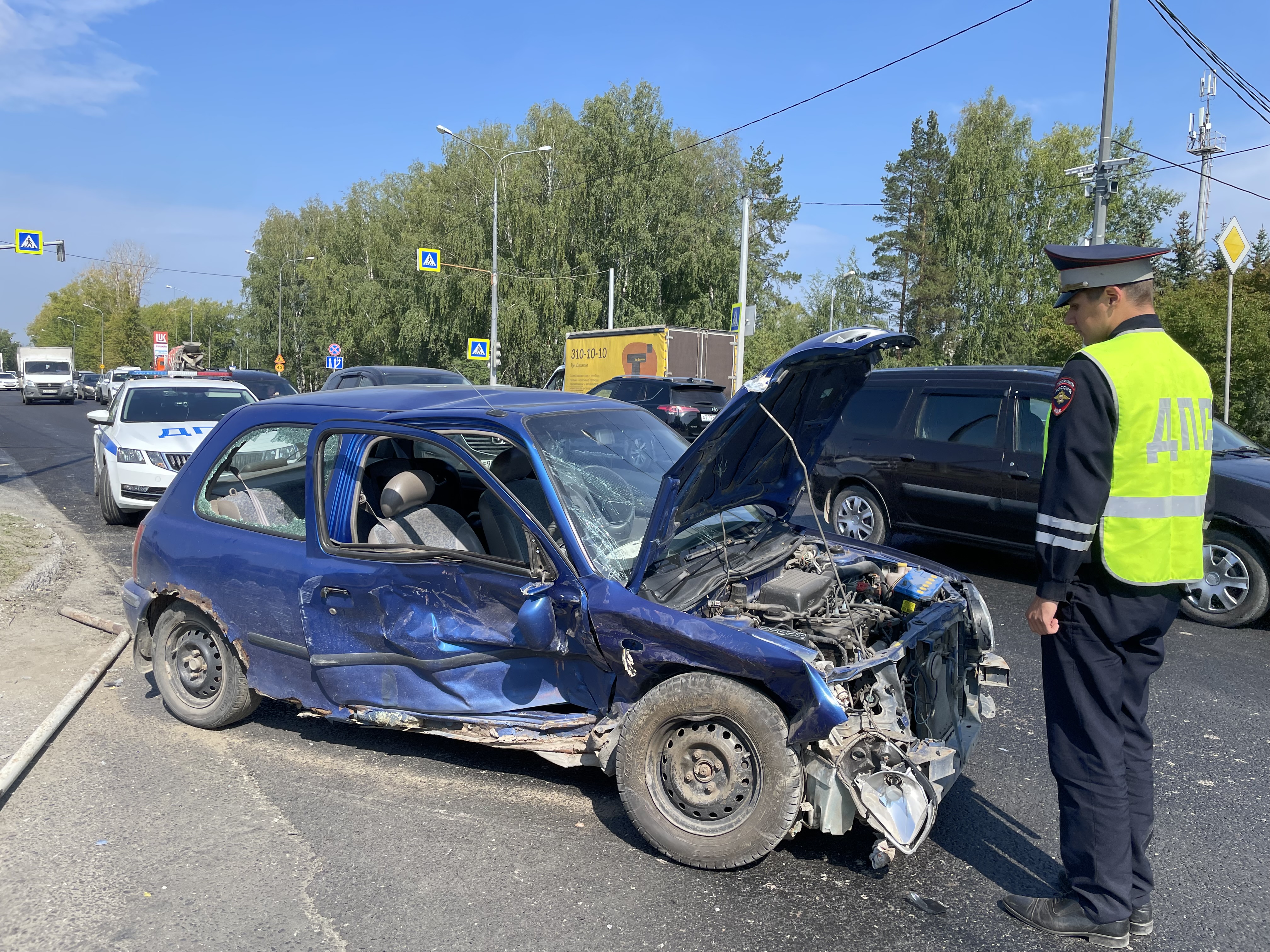 В Нижнем Тагиле в результате столкновения двух легковых автомобилей на регулируемом перекрестке травмы  получил  6–летний мальчик