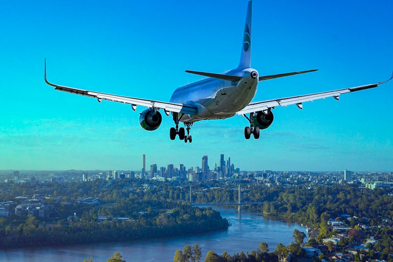 Метеорит попал в пассажирский самолет в США: Boeing 737 MAX совершил экстренную посадку | Метеорит повредил пассажирский самолет в США