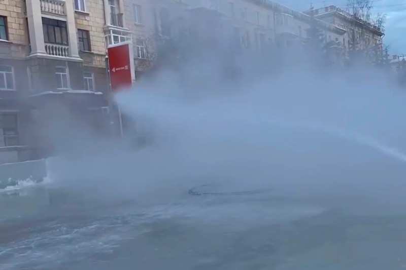 В Нижнем Тагиле вокруг ёлки заливают огромный каток